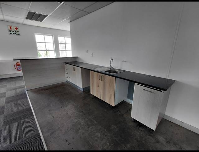 137M² OFFICE TO LET IN FOURWAYS